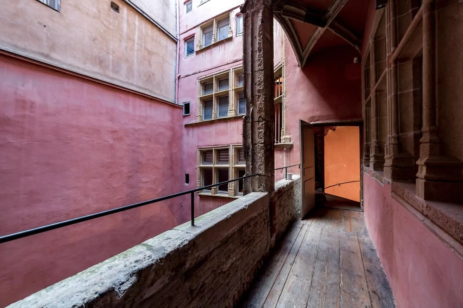 Le Duplex Du Change - Lyon Ail 0*,